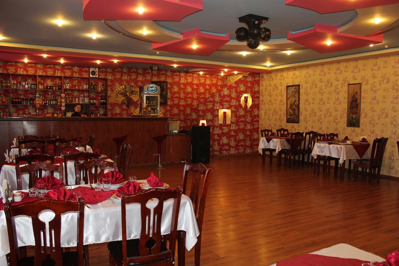 Pekin Hotel Temirtau ภายนอก รูปภาพ