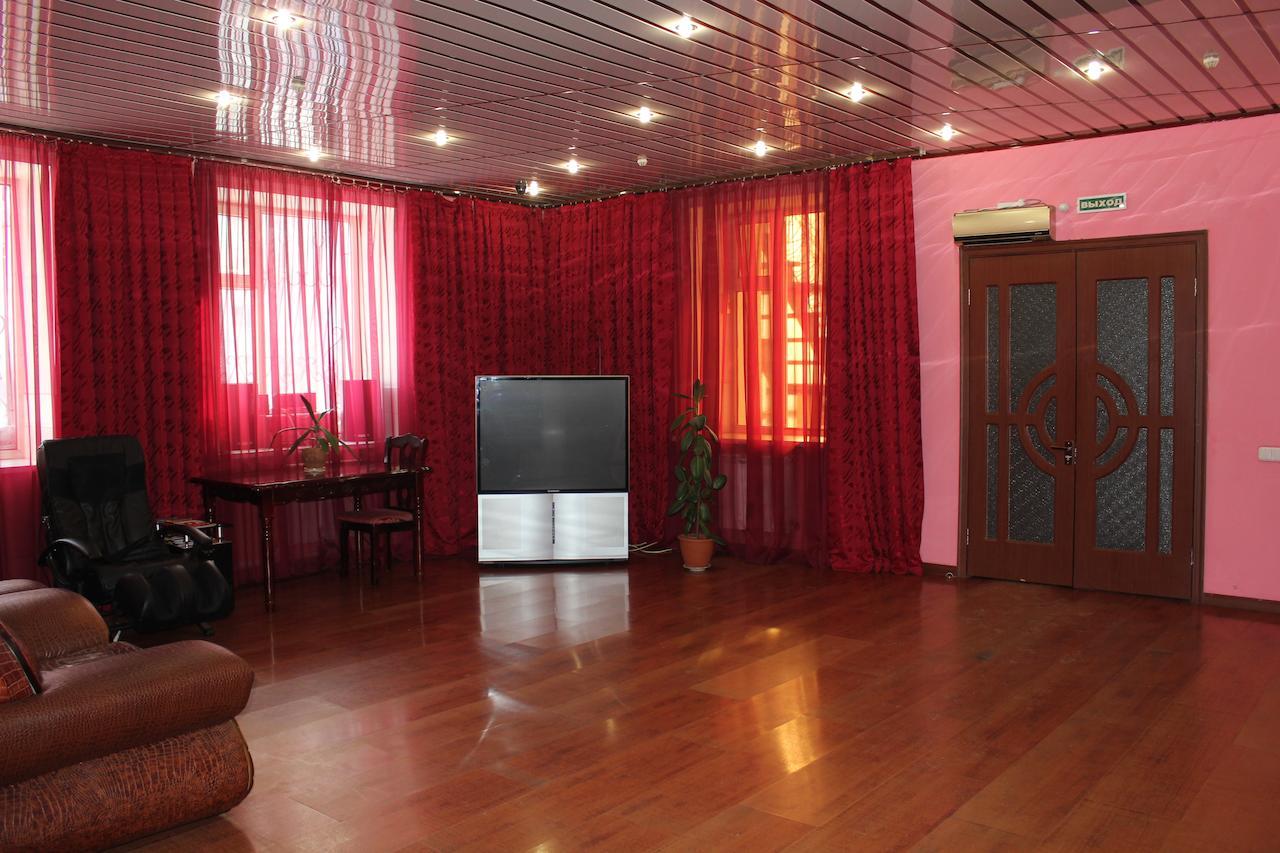 Pekin Hotel Temirtau ภายนอก รูปภาพ