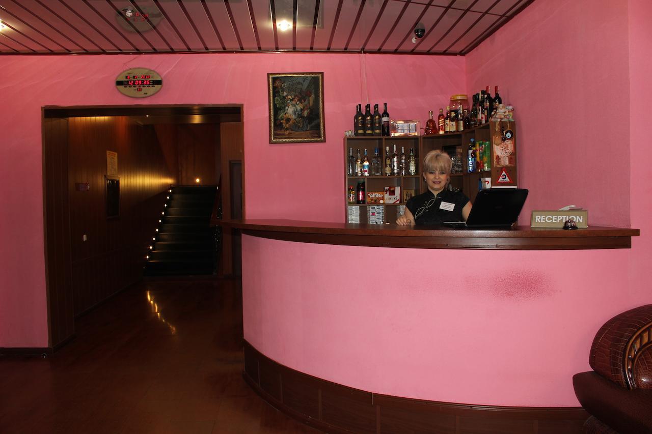 Pekin Hotel Temirtau ภายนอก รูปภาพ